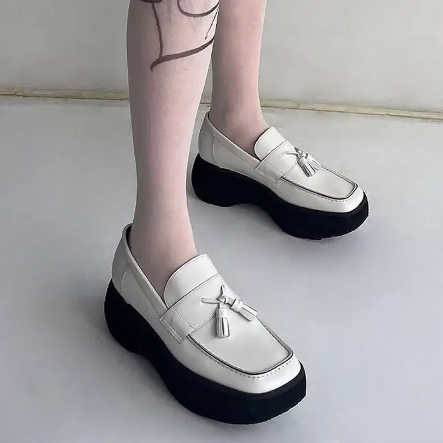 오픈와이와이 태슬 로퍼