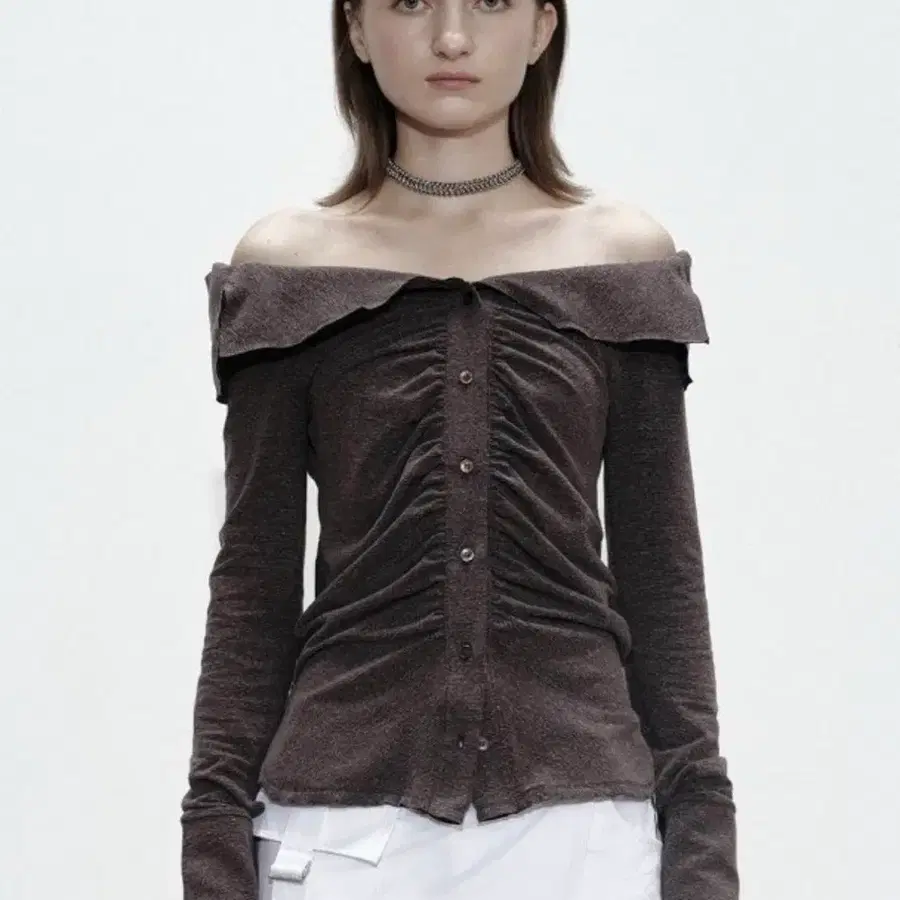 세릭 CERRIC WRINKLE OFF SHOULDER TOP 뉴진스 해린 카리나착용