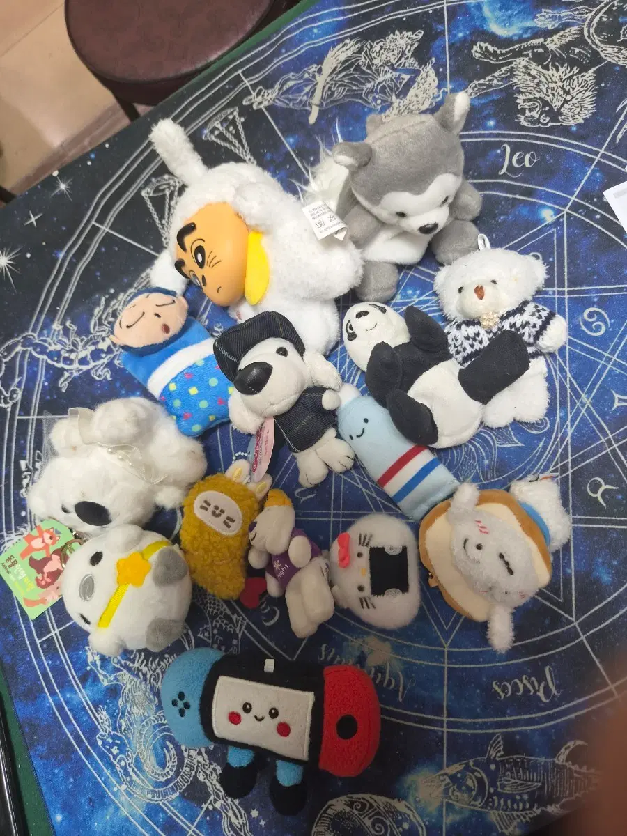 다양한 캐릭터 인형 굿즈 세트