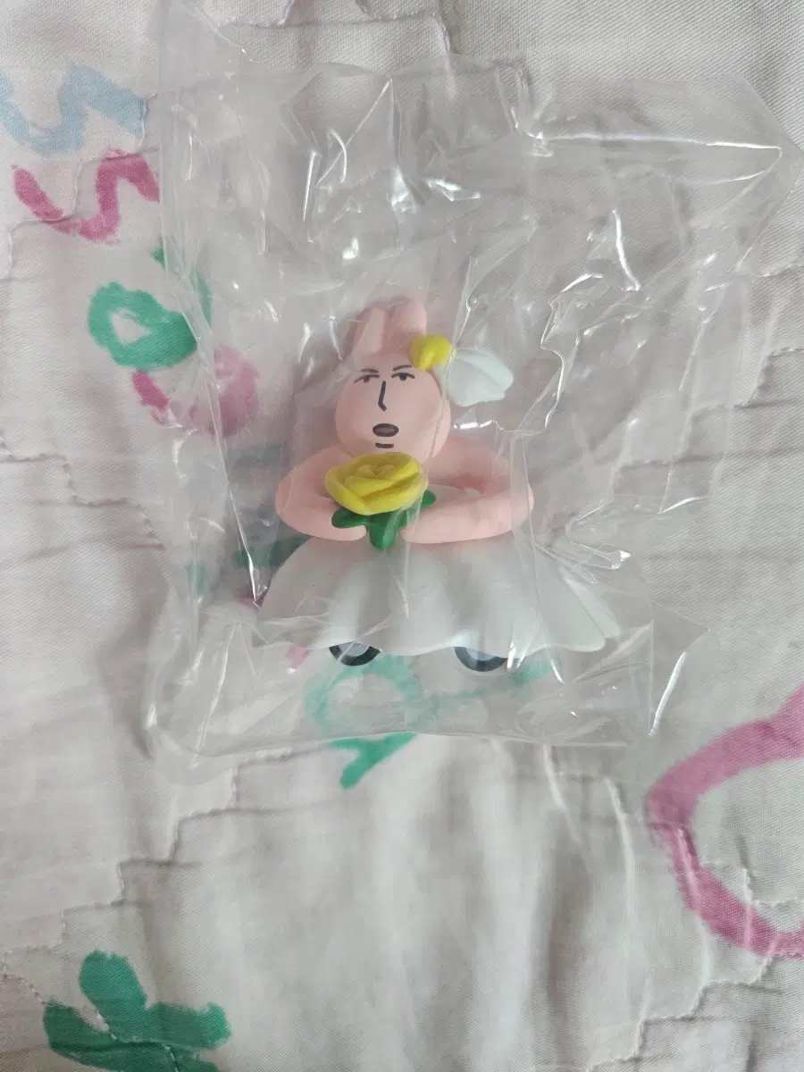 엄근진 토끼 피규어