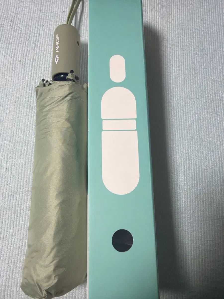 아홉 친필사인 우산
