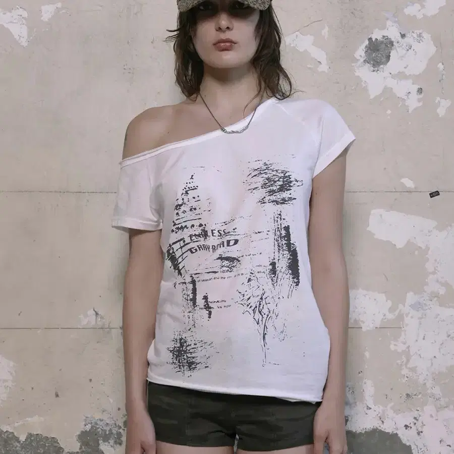 보헤미안 서울 funky scoop neck tee white