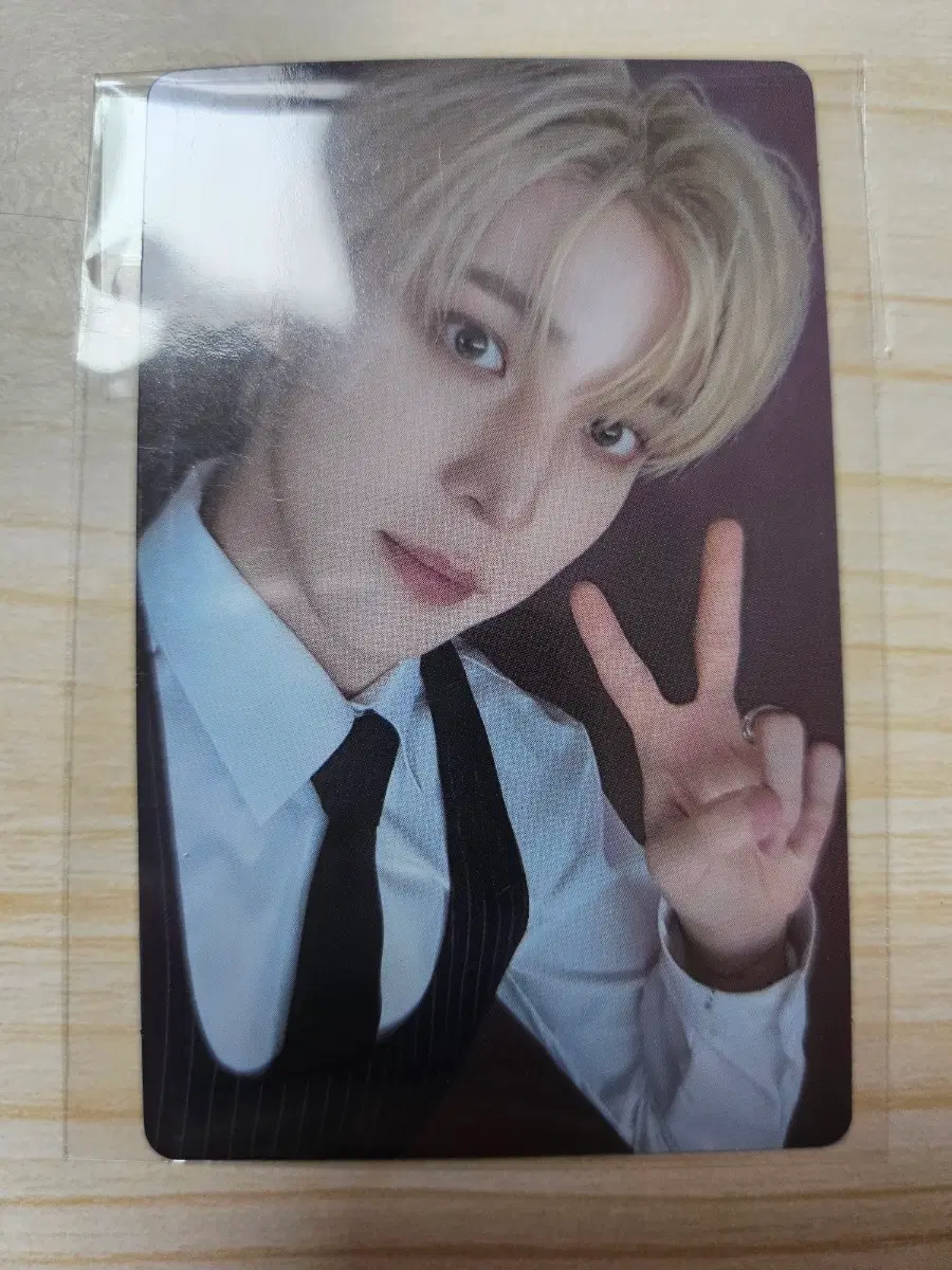 에이티즈 8주년 전시회 블루 드리프트 포카 포토카드 윤호 YUNHO 5만원 특전 양도 ATEEZ 8th Anniversary Exhibition : Blue Drift