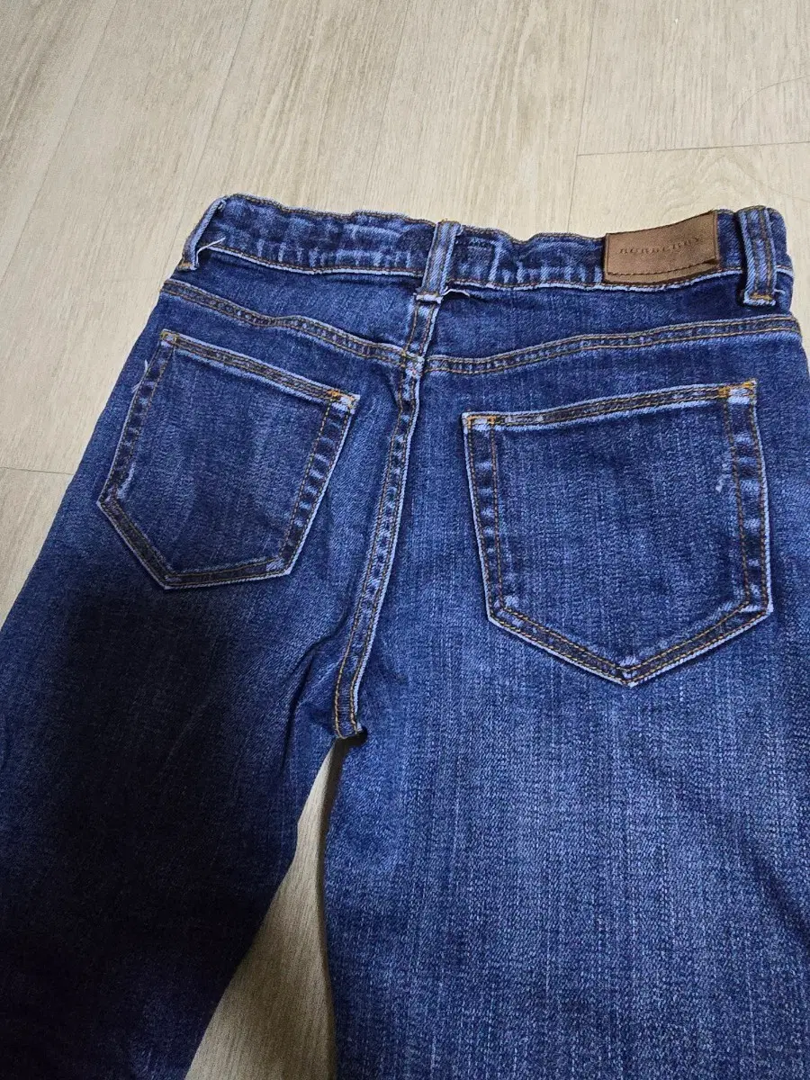 버버리 키즈 정품 청바지 8Y