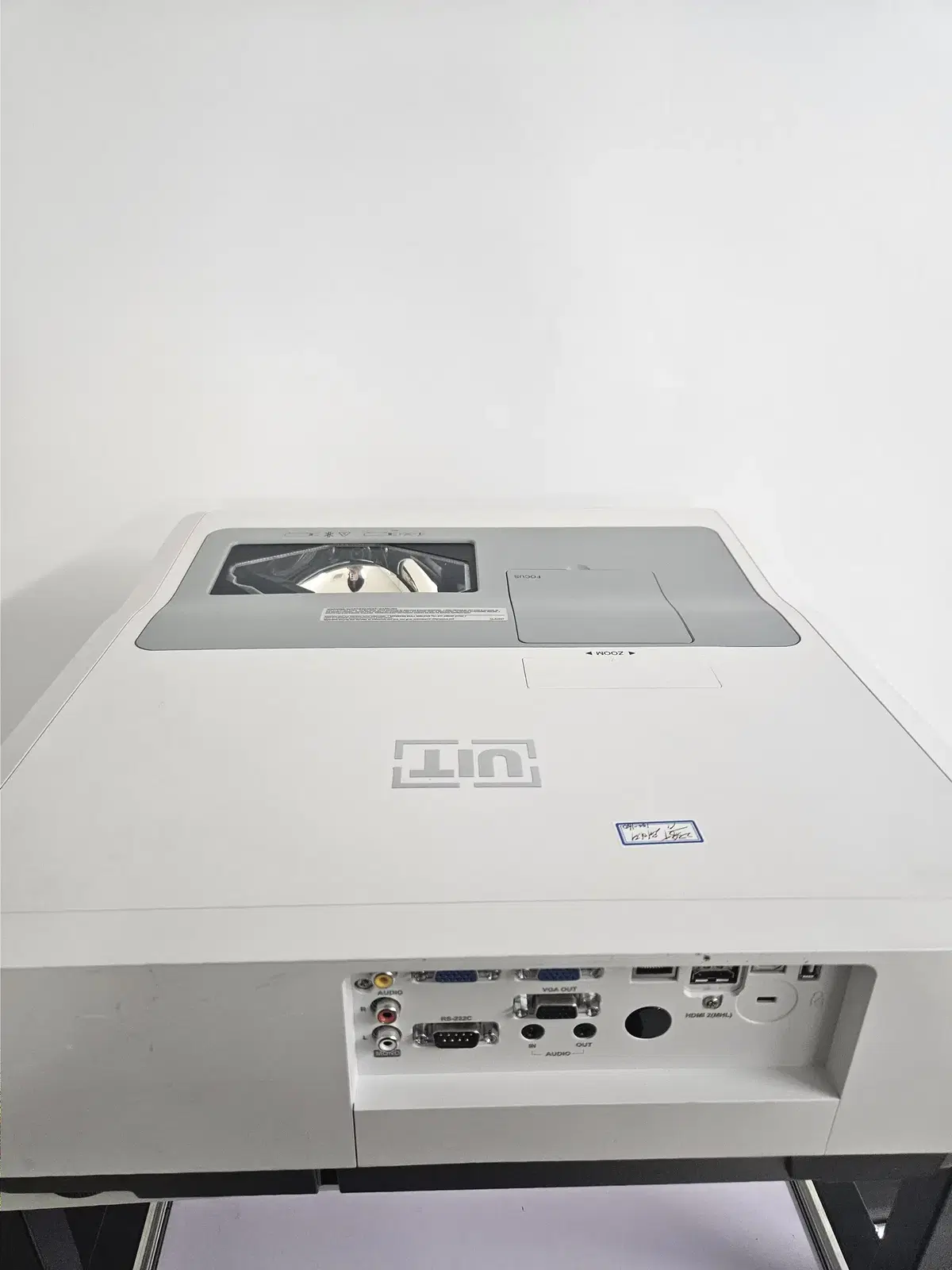 UIT UST420UL 4200안시 WUXGA 단초점 빔프로젝터