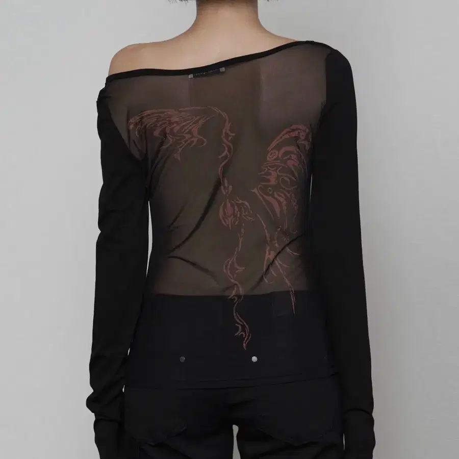 새상품 ) 에트오소메 Back See Through Print Long Sleeve 시스루 긴팔티 블랙