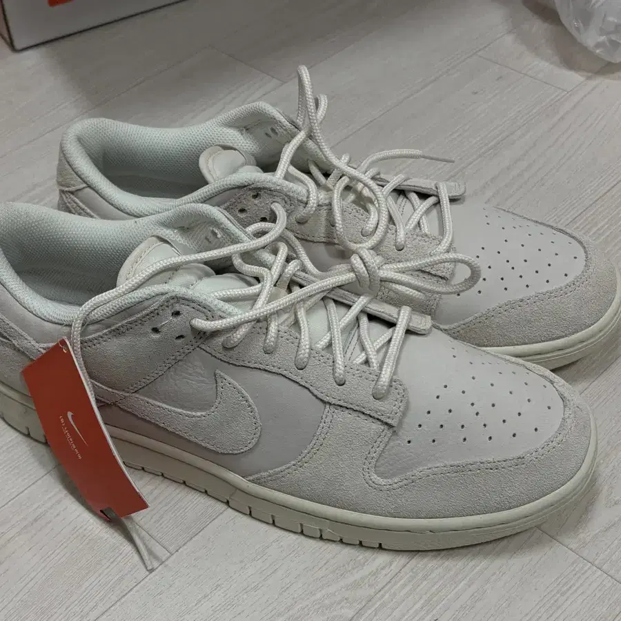 (새상품)나이키 덩크 로우 레트로 SE 290mm 화이트