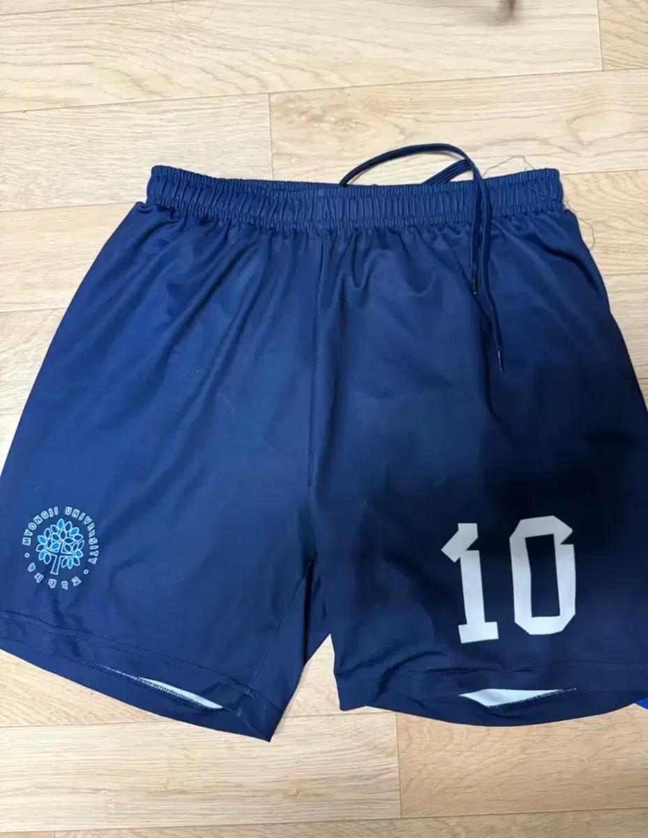 명지대 축구부 10번 바지 팔아요