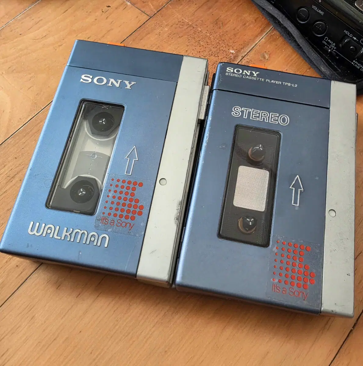 최초 스테레오 소니 워크맨 SONY WALKMAN TPS-L2  두 대