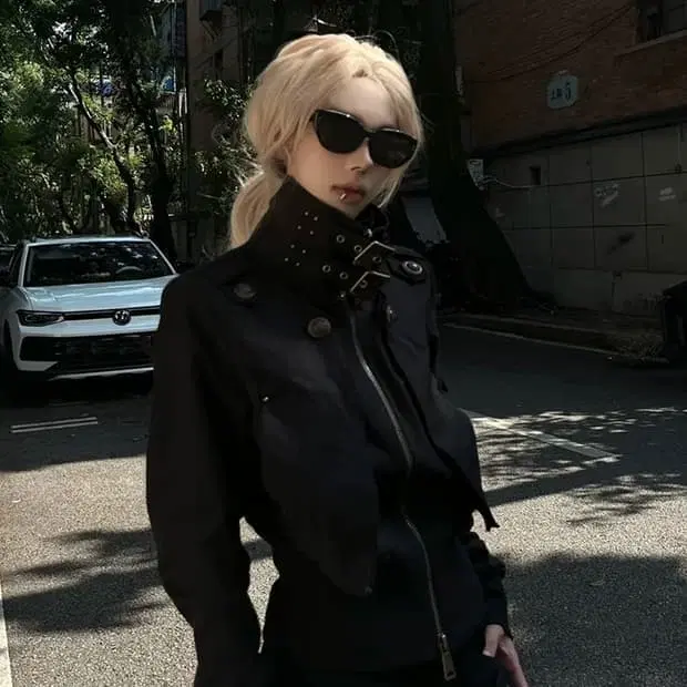 배드블러드 맛 하이넥 버클 스터드 슬림 크롭 바이커 자켓