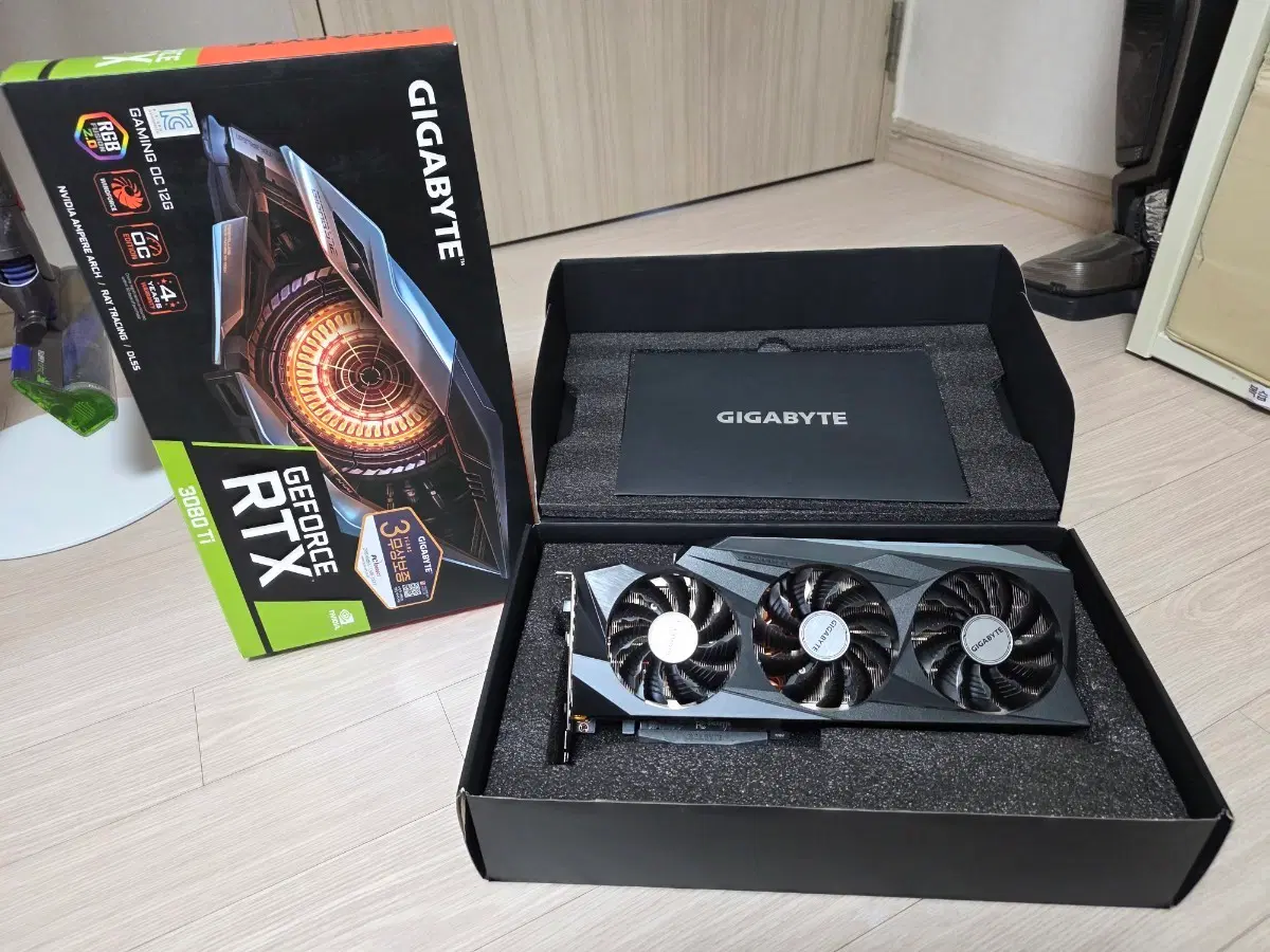 GIGABYTE RTX 3080 Ti 그래픽카드 외관 박스포함