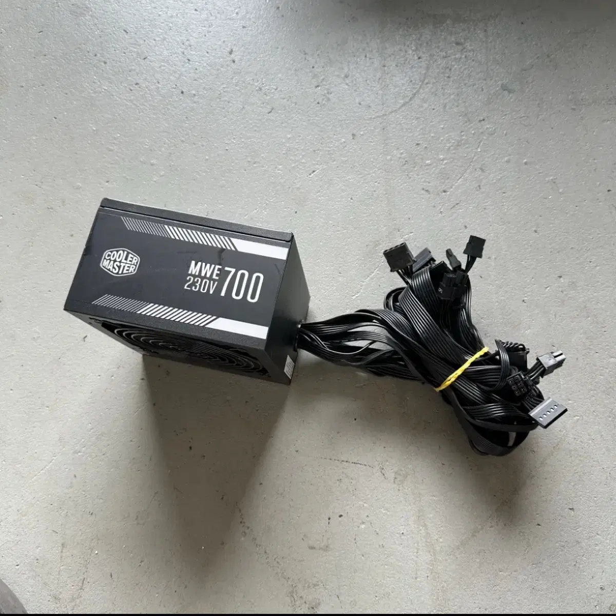 전원선ㅇ) 쿨러마스터 MWE 700W 파워 서플라이