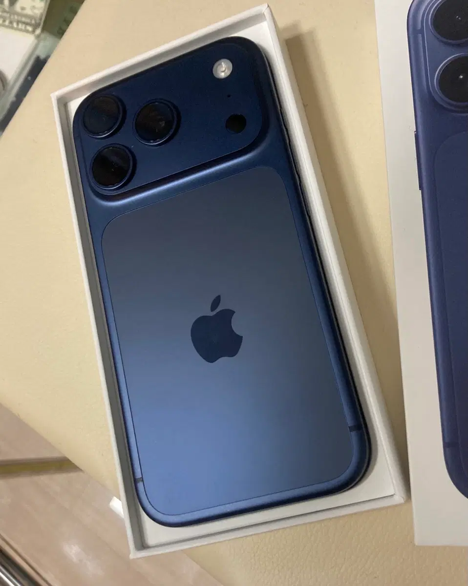 아이폰 17 Pro 512GB 딥블루 풀박스 판매합니다.