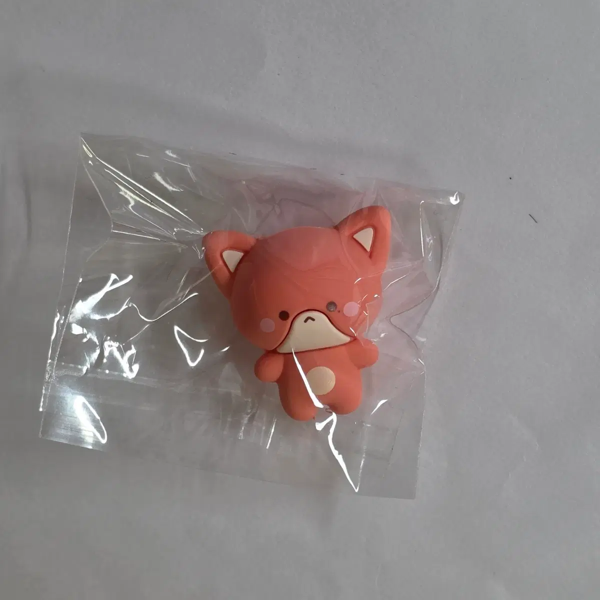 에이티즈 8주년 팝업 케이블 프로텍터 피규어 가챠 우영 Ateez 8th Cable Protector Figure Gacha Wooyoung
