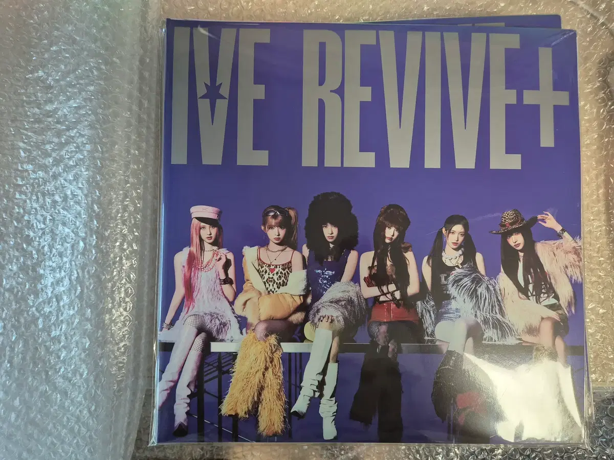Unopened album super special price below original cost) Ive LP vinyl Revive Ive