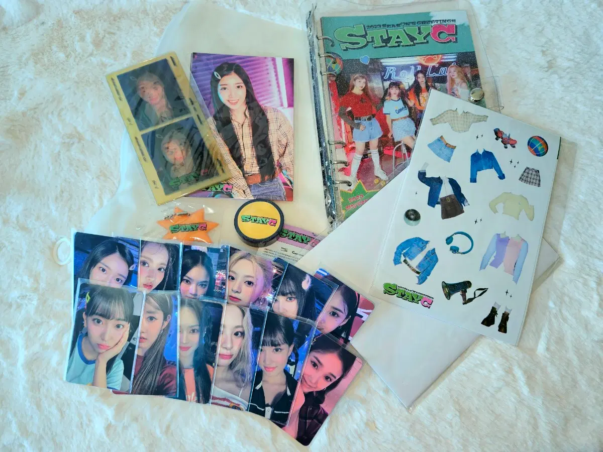 Stayc 2023 season's greetings (includes poca)