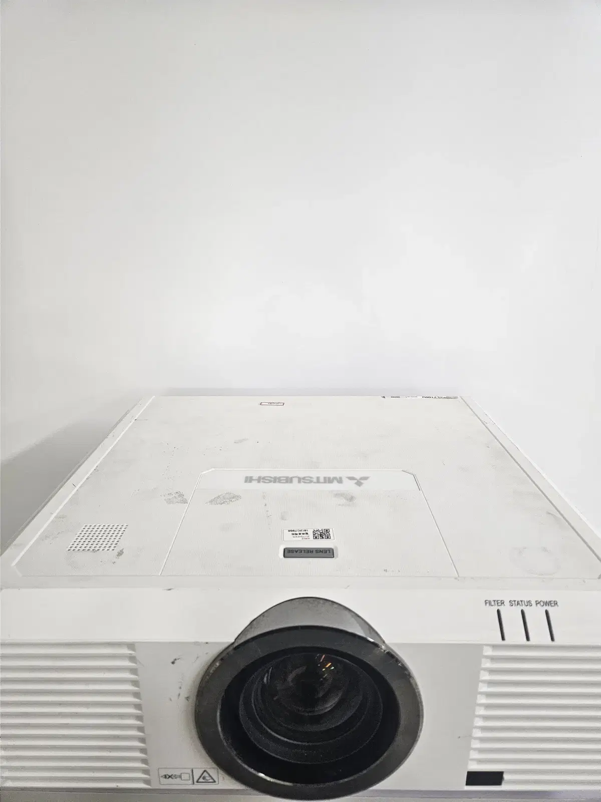 미쓰비시 XL7100U 6000안시 XGA 3LCD 고광량 빔프로젝터