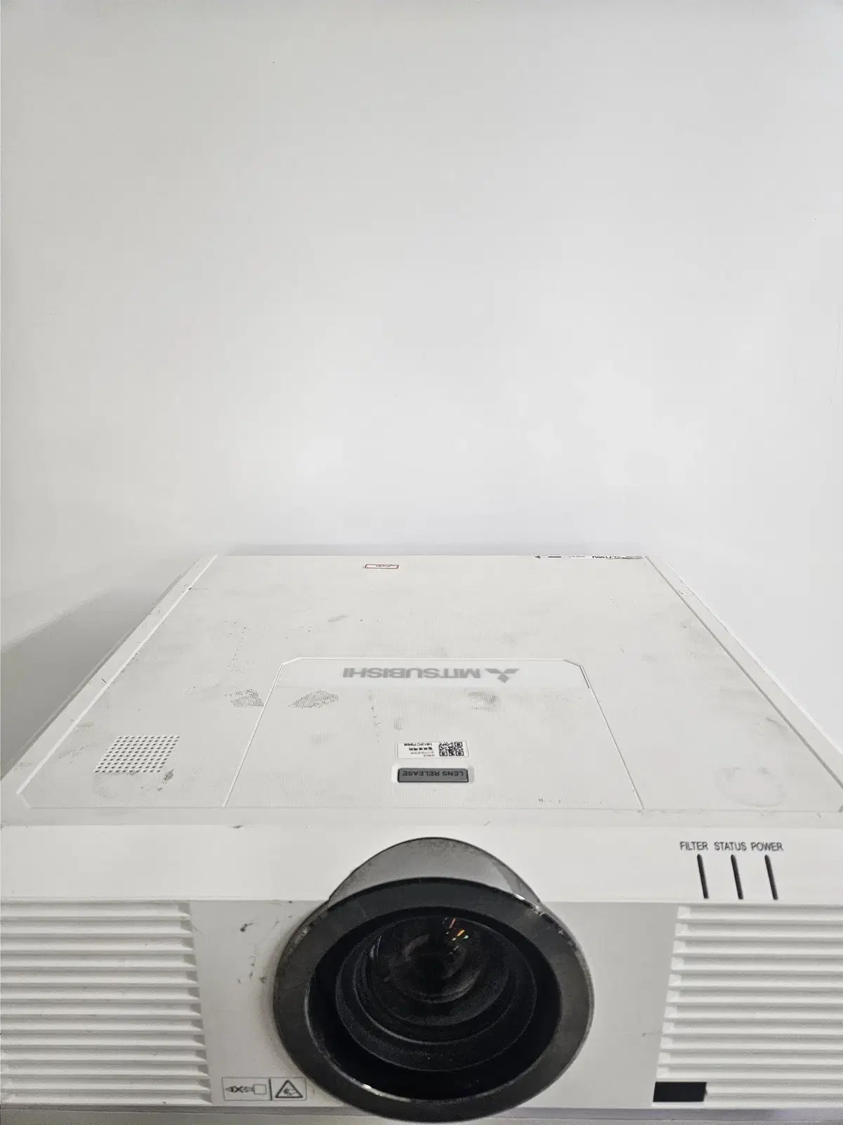 미쓰비시 XL7100U 6000안시 XGA 3LCD 고광량 빔프로젝터