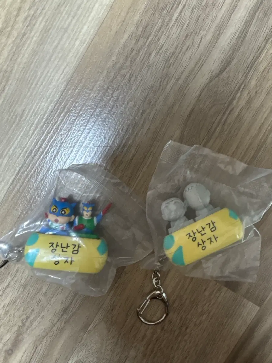 반값택배택포) 짱구 장난감상자키캡2개