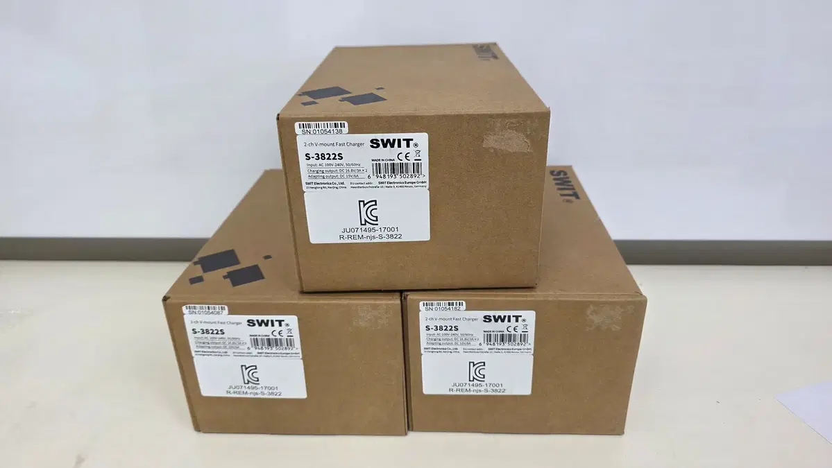 미개봉 신품 SWIT V마운트 배터리 듀얼충전기 S-3822S