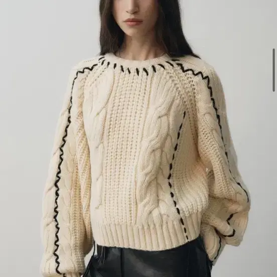 노이어 핸드메이드 케이블 크롭 스웨터
