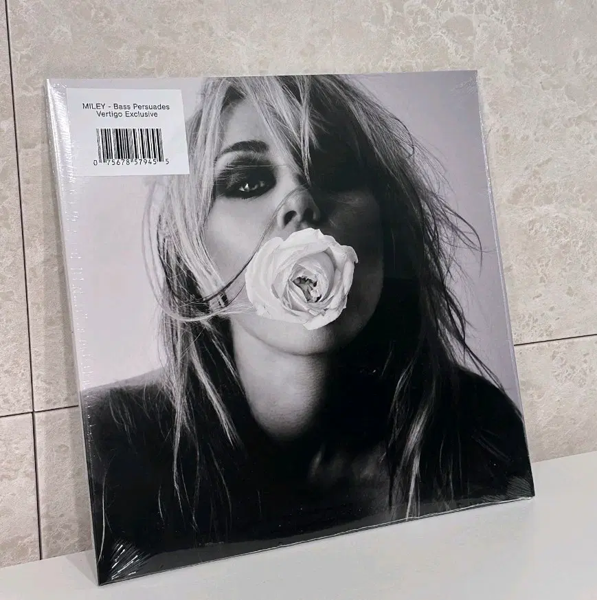[5,000장 넘버링 한정] MILEY CYRUS lp 마일리 사이러스 BASS PERSUADES MILEY