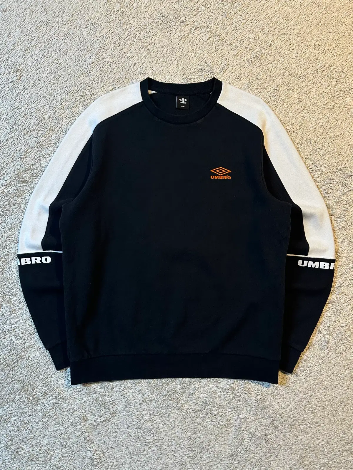 [L] 엄브로 UMBRO 사이드라인 맨투맨 블랙