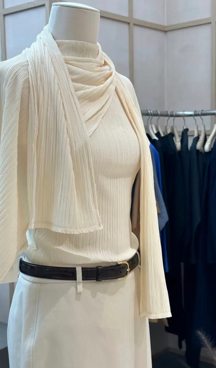 le17septembre MATERA PLEATS SHIRTS 마테라 플리츠 탑 머플러