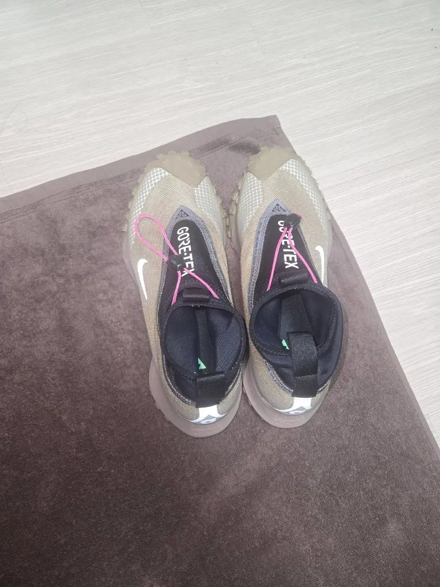 마운틴 플라이 고어텍스 카키 265