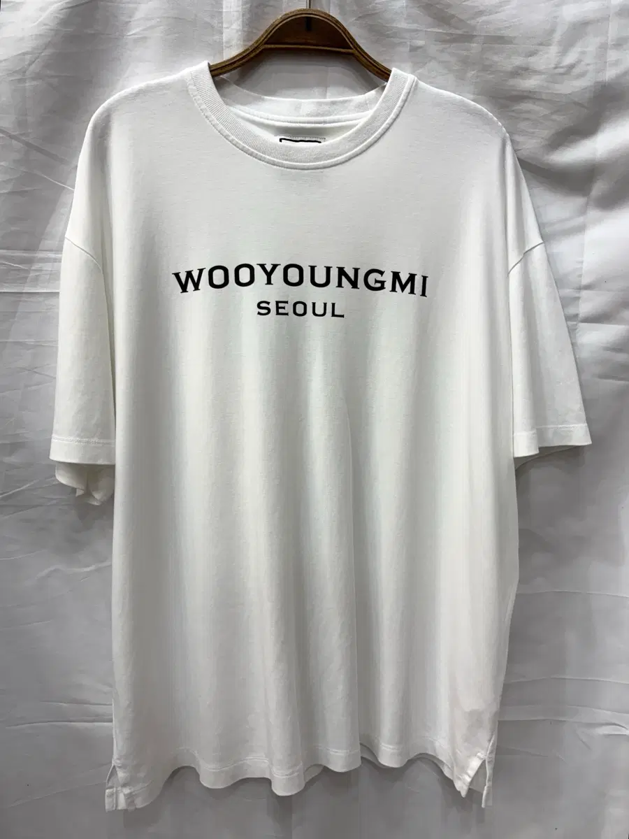 정품) 우영미 흰색 반팔 티셔츠 48사이즈 23년도제품
