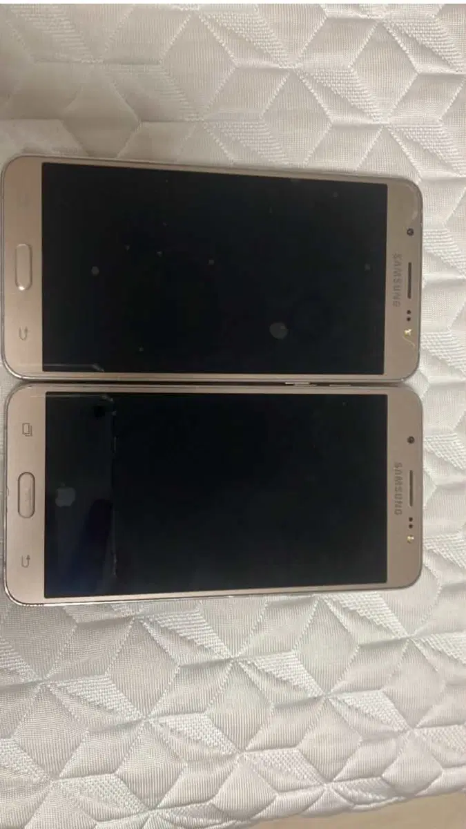 공폰 j7
