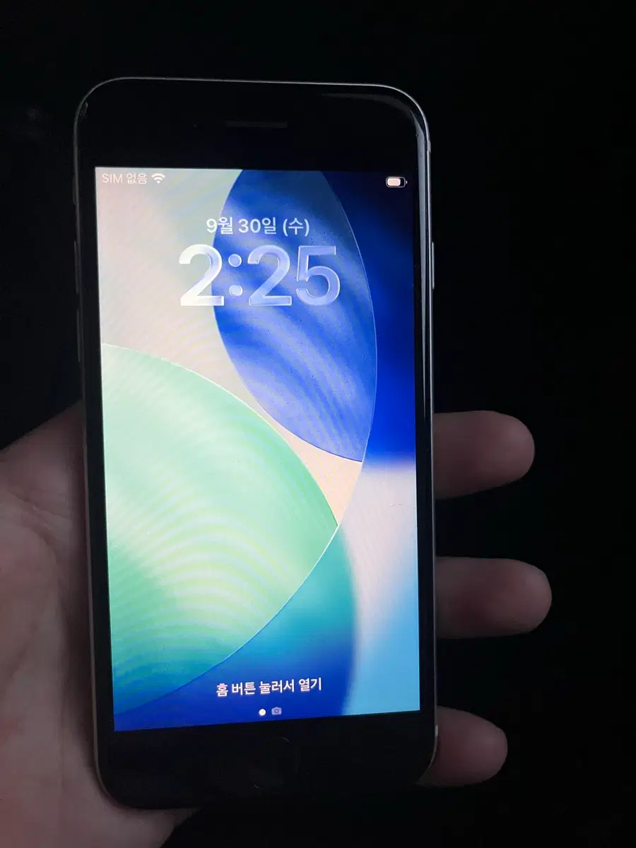 아이폰se3 128 화이트색상판매합니다
