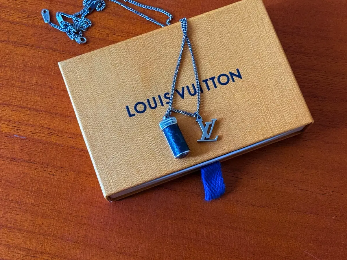 루이비통 LOUIS VUITTON 모노그램 이클립스 참스 목걸이풀구성 판매