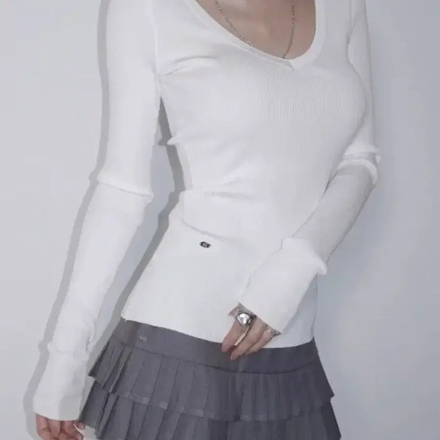 페일제이드 Deep V-Neck Knit T