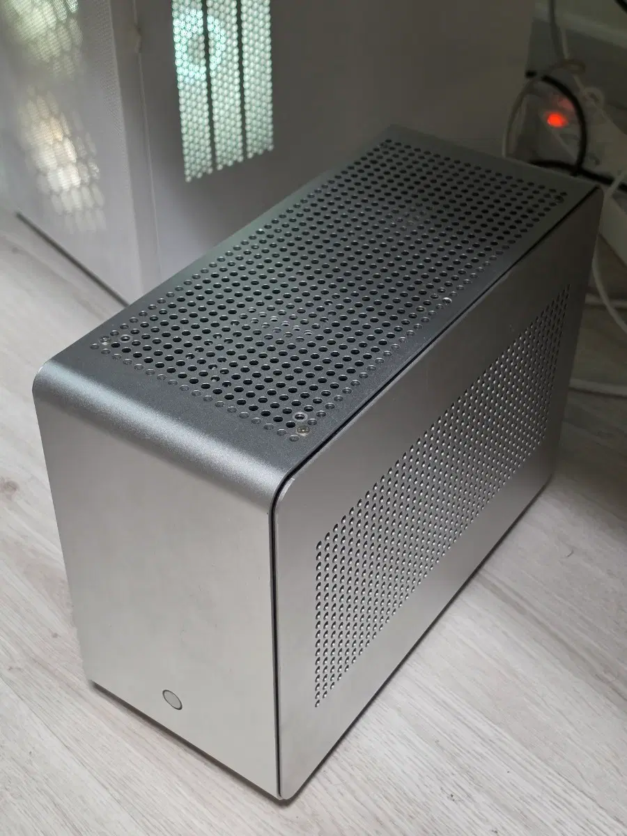 9600x 32gb rtx4060 게이밍 SFF PC 완본체