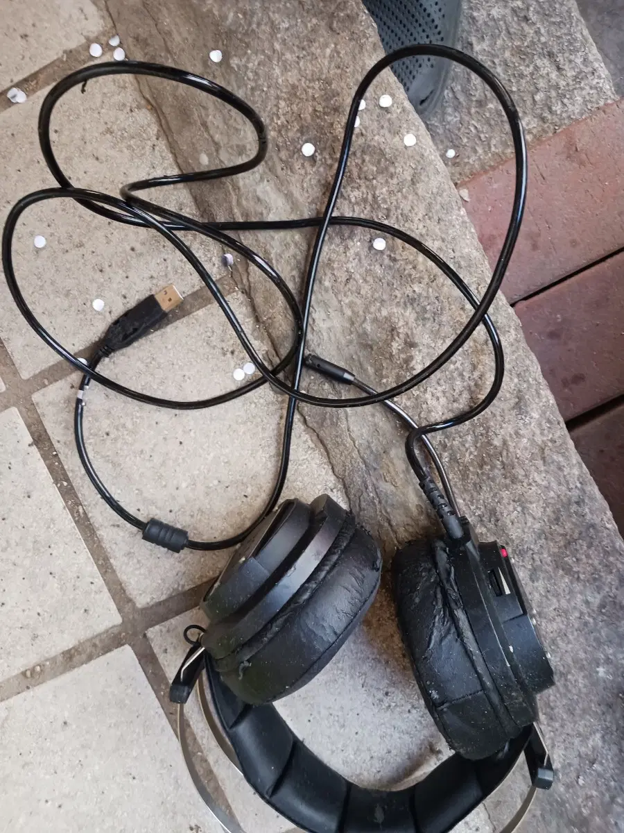 블랙 헤드폰 + USB 케이블