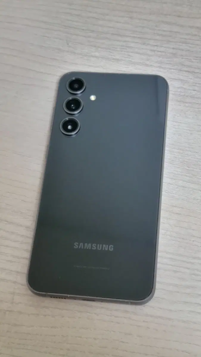 갤럭시 S23 FE 256G 그라파이트 팝니다.
