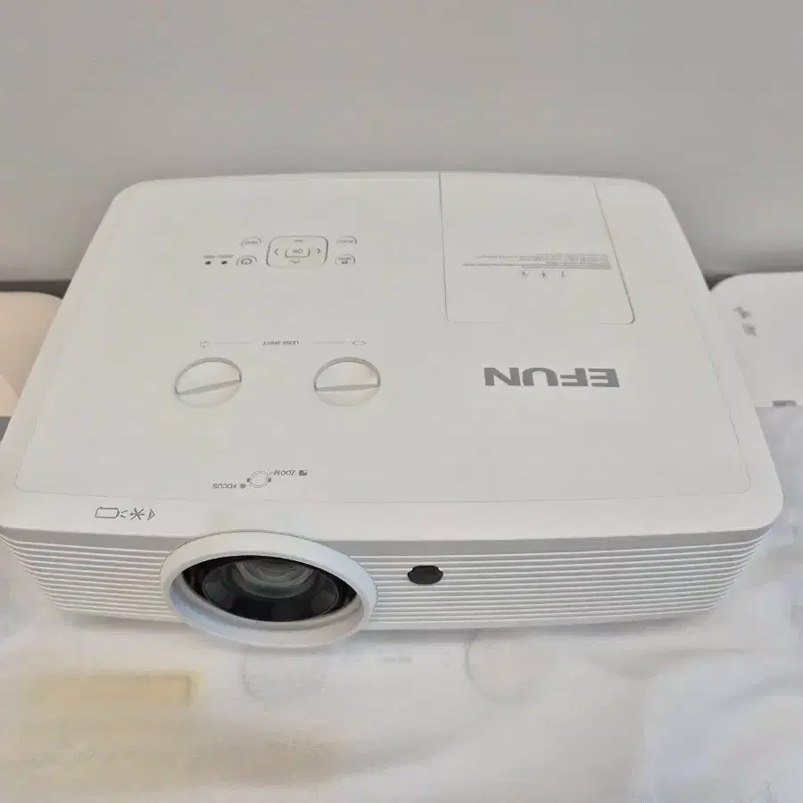 빔프로젝터 efun el-c555u 5500안시 wuxga