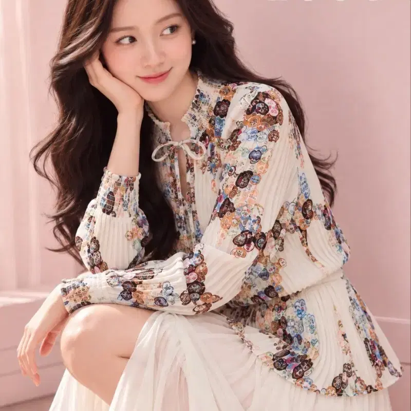 주크 플리츠 언발 블라우스