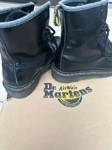 Dr. Martens 블랙 가죽 부츠 UK4