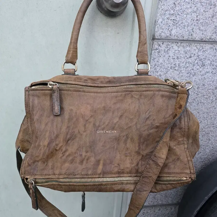 지방시 판도라 토트백 브라운