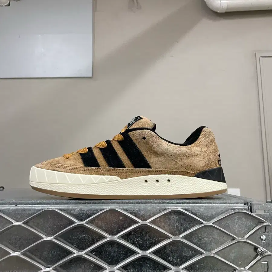 아디다스X아트모스 아디매틱 슈박스 255 (gr-6361)
