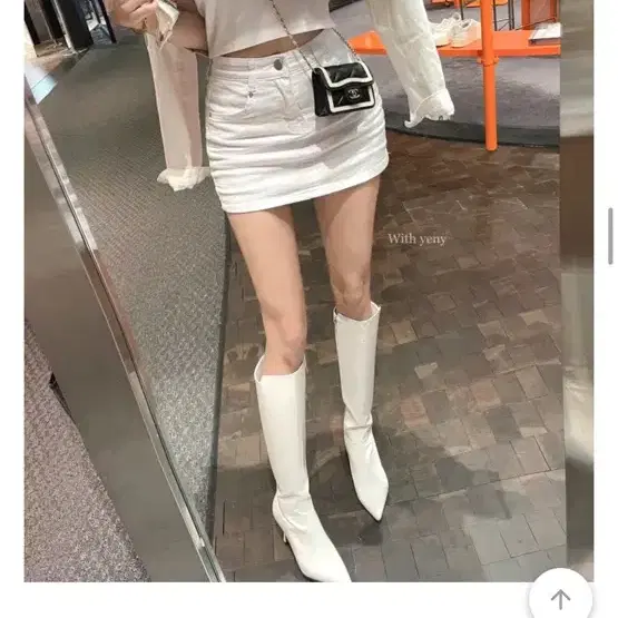 새상품 포장그대로 에이블리 예니랑샵 치마바지 미니스커트H라인 골반패드 아이보리 블랙