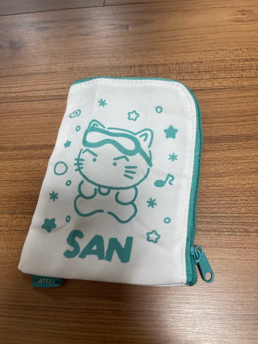 에이티즈 전시회 가챠 산 미니파우치