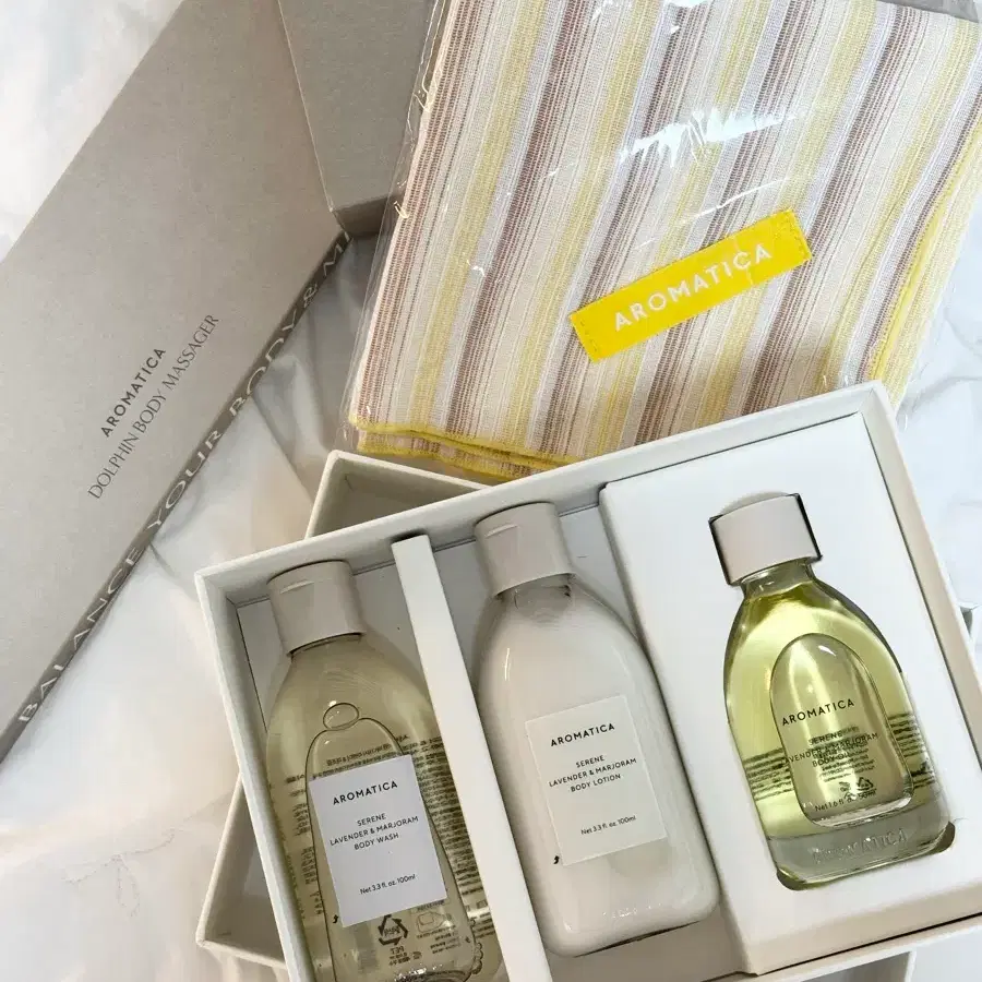 [새상품/택포] 아로마티카 서렌 바디워시, 바디로션 (100ml), 바디오일 (50ml) + 돌고래 괄사 + 썸머스카프