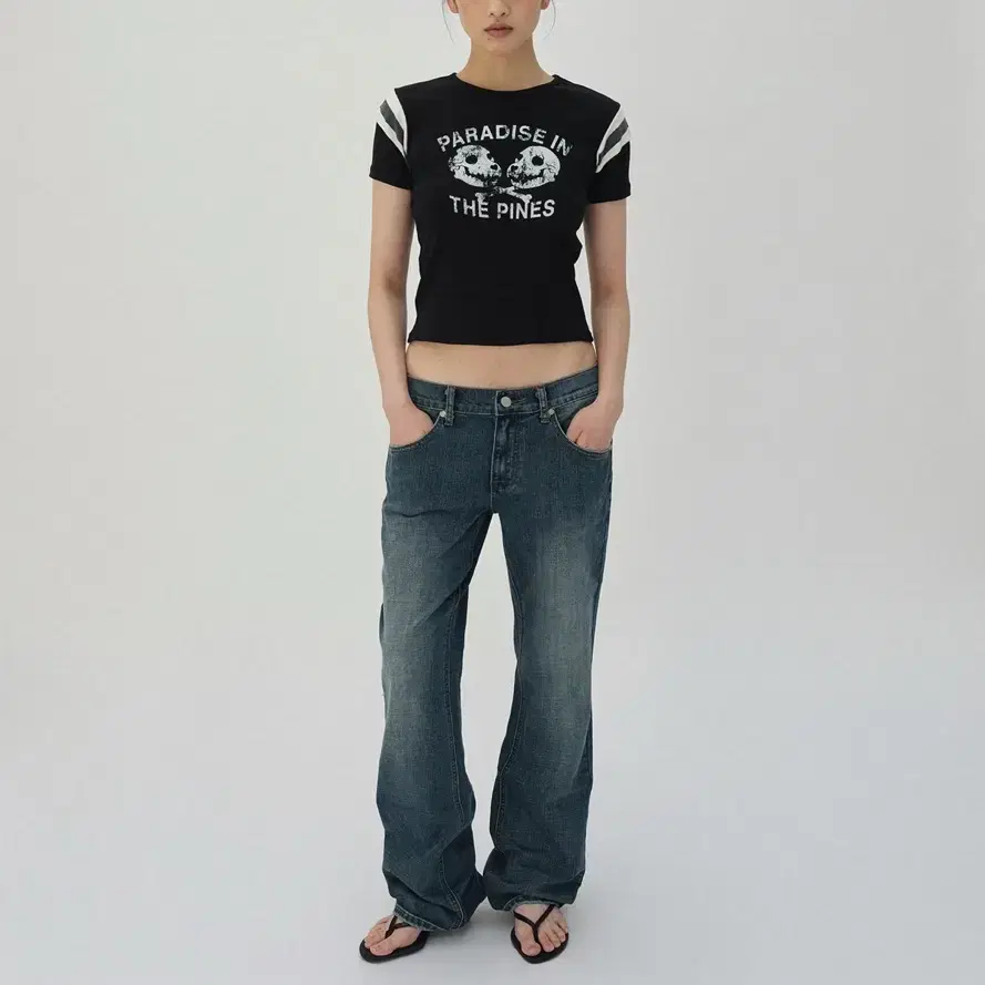 suade 스웨이드 슬림 스트레이트 데님 다크블루