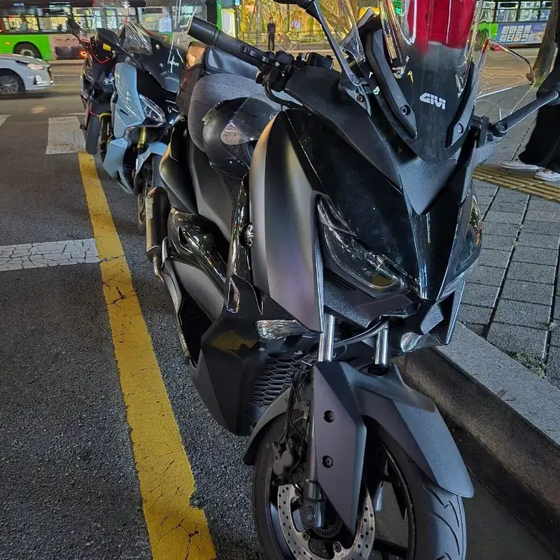 xmax300 23년식 아크라구변 150km 무하자