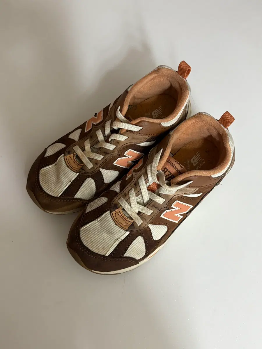 뉴발 키즈 878 스웨이드