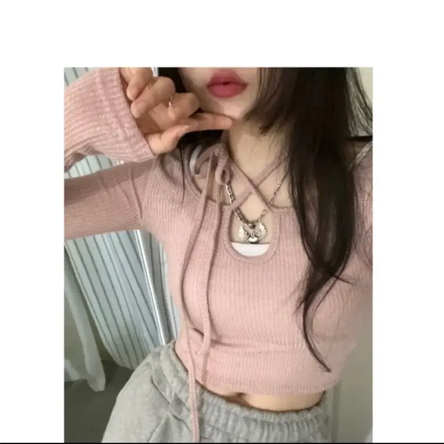 로즈 크림 홀터탑