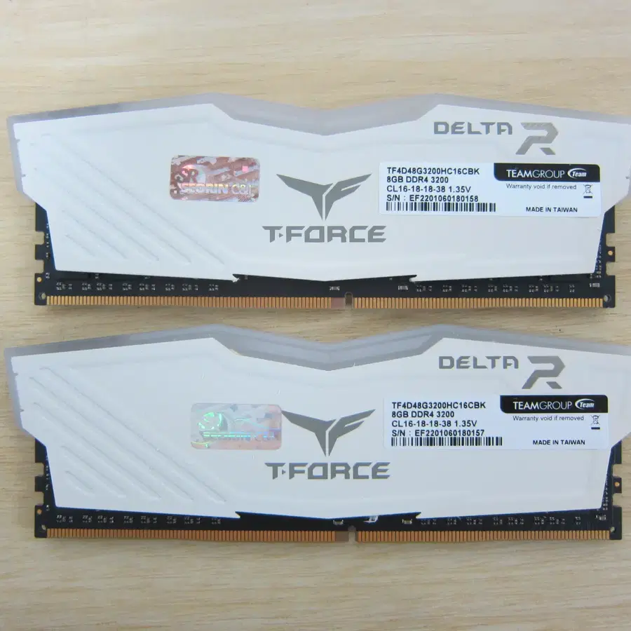 팀그룹 T-Force DDR4-3200 CL16 Delta RGB 화이트 16G(8Gx2)